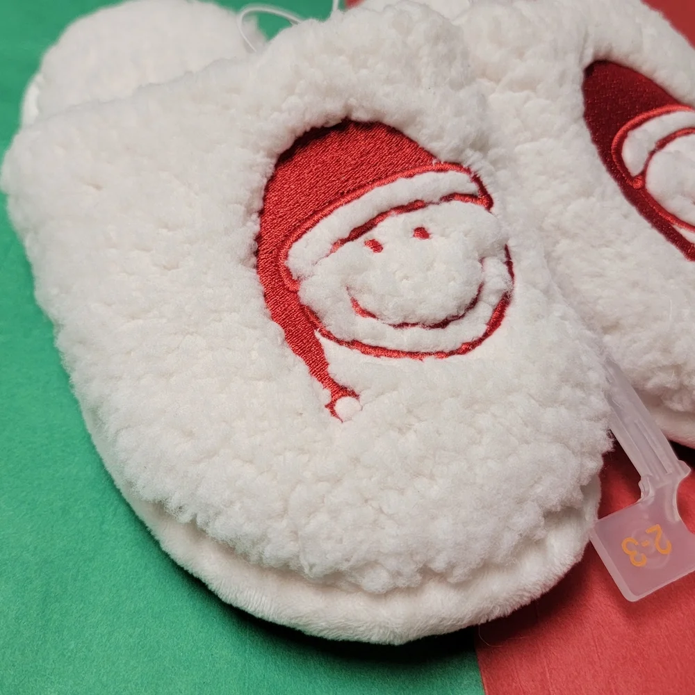 Wondershop Kid’s Off White Santa Smiley Slippers NWT Children’s Size 2-3 Plush